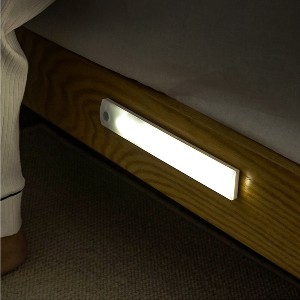 磁気体誘導キャビネットライトの充電